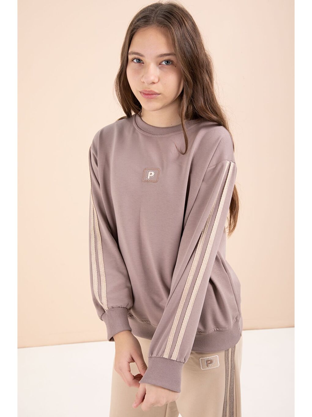 Bej Şerit Detaylı Geniş Paça Nakışlı Kız Oversize Eşofman Takımı 23456-2