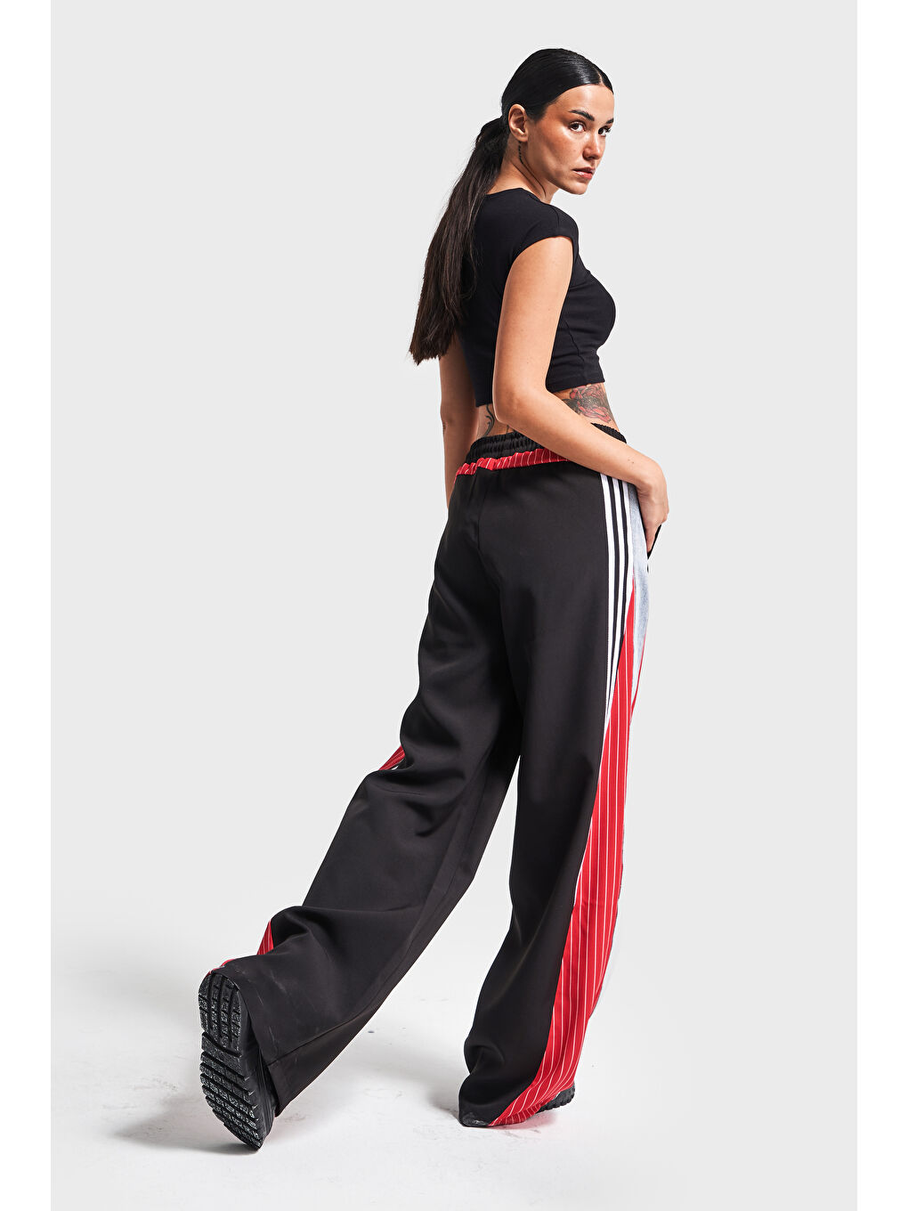 Kadın Kırmızı Jean Rengi Denim Kumaş Parçalı Şerit Detaylı Bol Kesim Tasarım Denim Pantolon-3