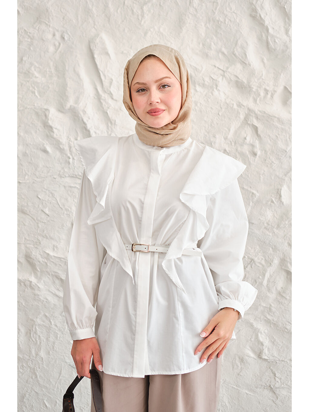 Kadın Gizli Düğme Detay Omuzdan Volanlı Gömlek Beyaz