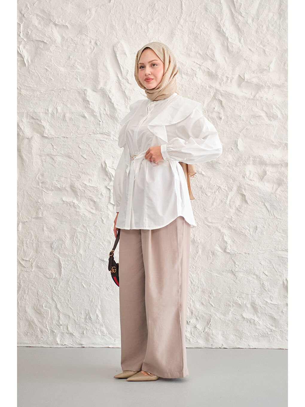 Kadın Gizli Düğme Detay Omuzdan Volanlı Gömlek Beyaz-2