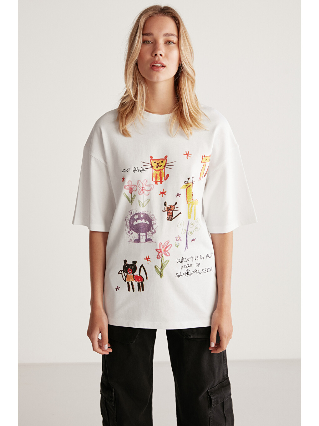 Beyaz MILLIE Kadın %100 Organik Pamuklu Oversize Kalıp Bol Kesim Baskı ve Nakış Detaylı BEYAZ T-Shirt-2