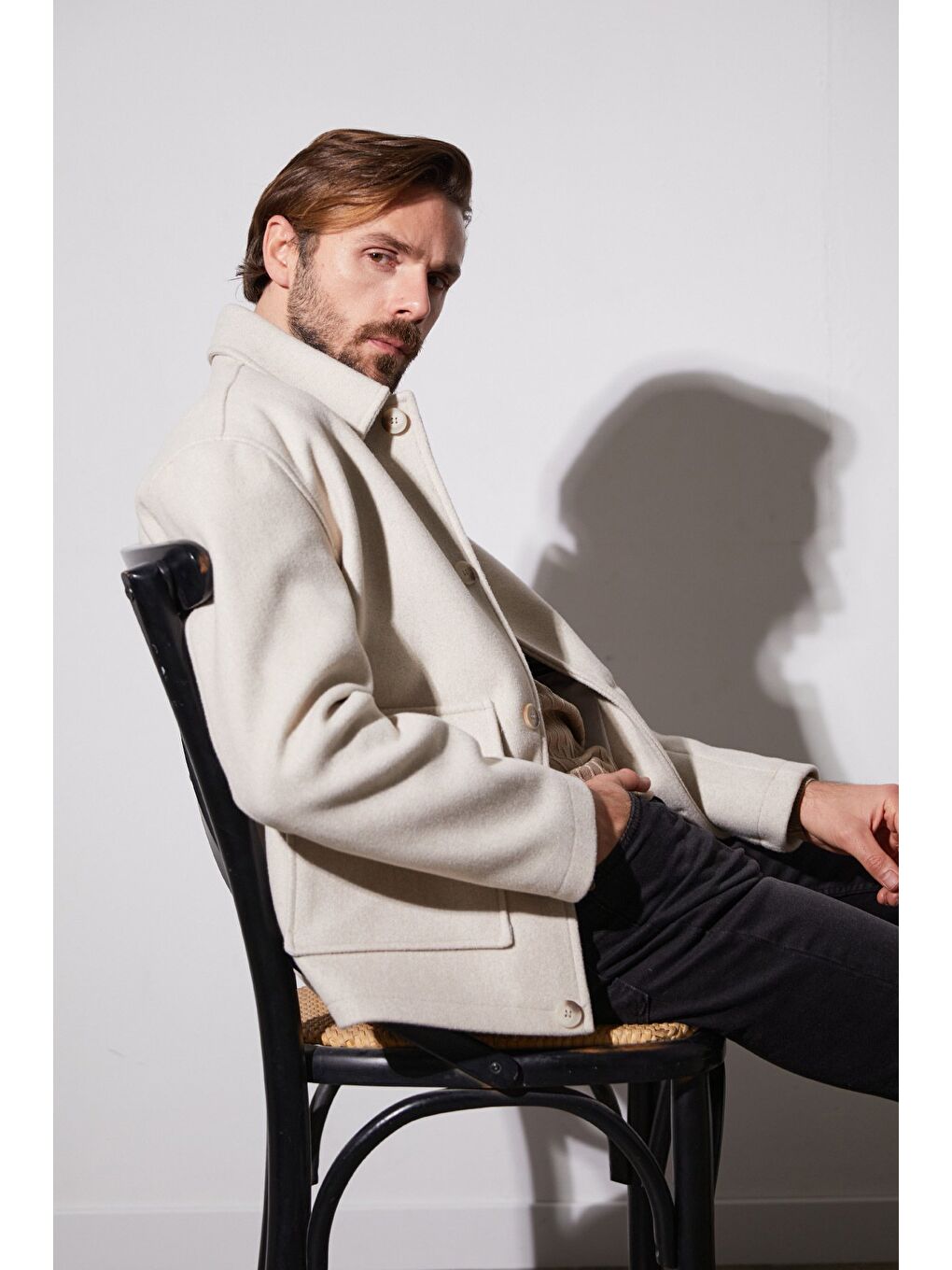 Bej Düğmeli Çift Cepli Gömlek Yaka Kaşe Kaban-3