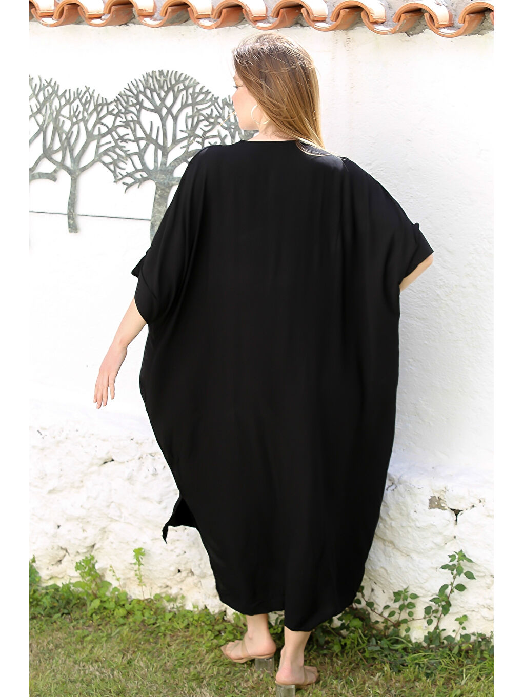 Siyah V Yaka Yarasa Kol Gizli Cepli Yırtmaçlı Nakışlı Casual Viskon Dokuma Elbise 140 95-7