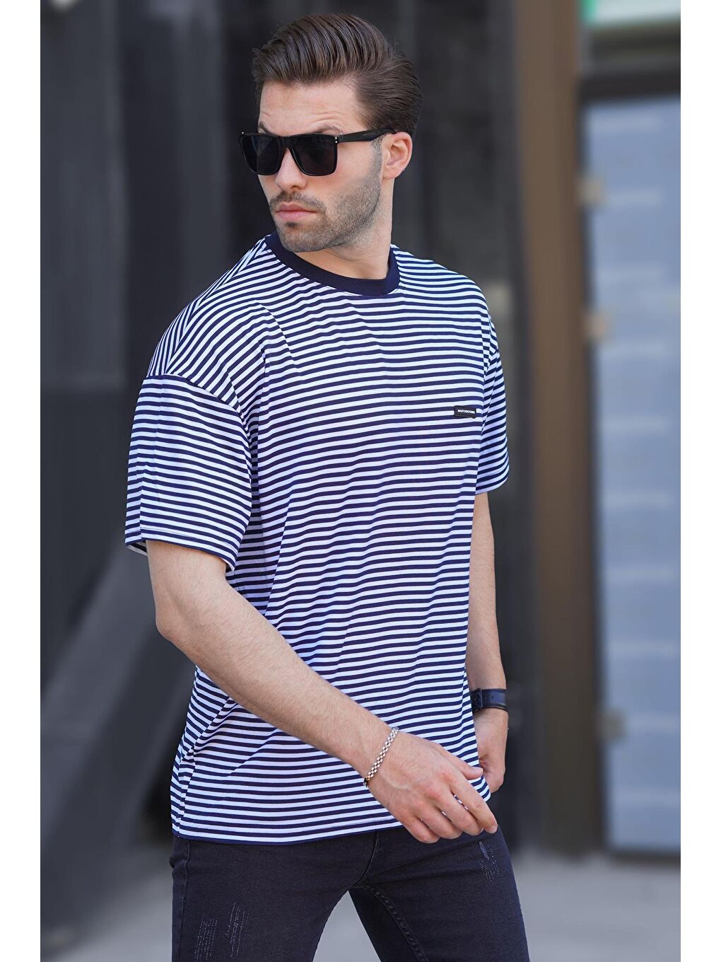 Lacivert Bisiklet Yaka Çizgili Kısa Kollu Arma Detaylı Erkek T-Shirt 7031-1