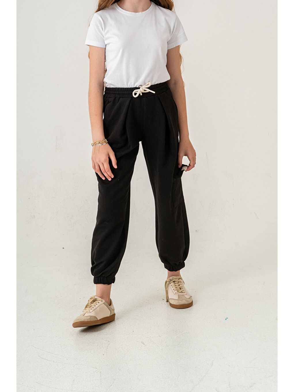 Siyah Kargo Cepli Paça Lastikli Cep Kapagı Balıksırtlı Kız Çocuk Eşofman Altı-1