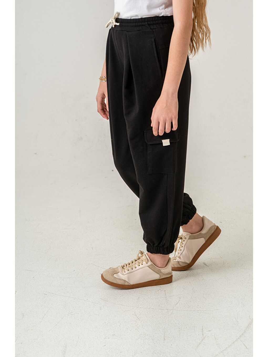 Siyah Kargo Cepli Paça Lastikli Cep Kapagı Balıksırtlı Kız Çocuk Eşofman Altı-3