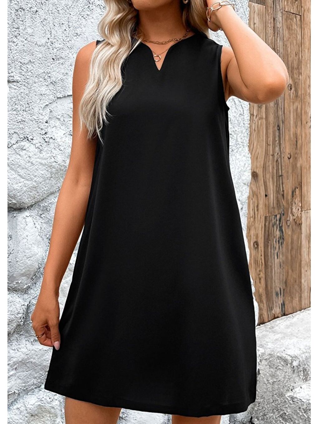 Siyah Kadın Askılı V Yakalı Geniş Kesim Detaylı Kısa Janjan Krep Elbise-2