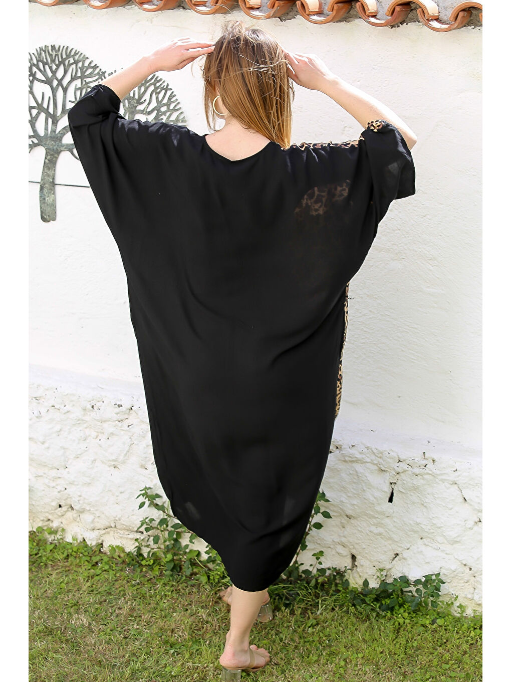 Siyah V Yaka Yarasa Kol Düğmeli Gizli Cepli Nakışlı Casual Viskon Dokuma Elbise 140 95-7