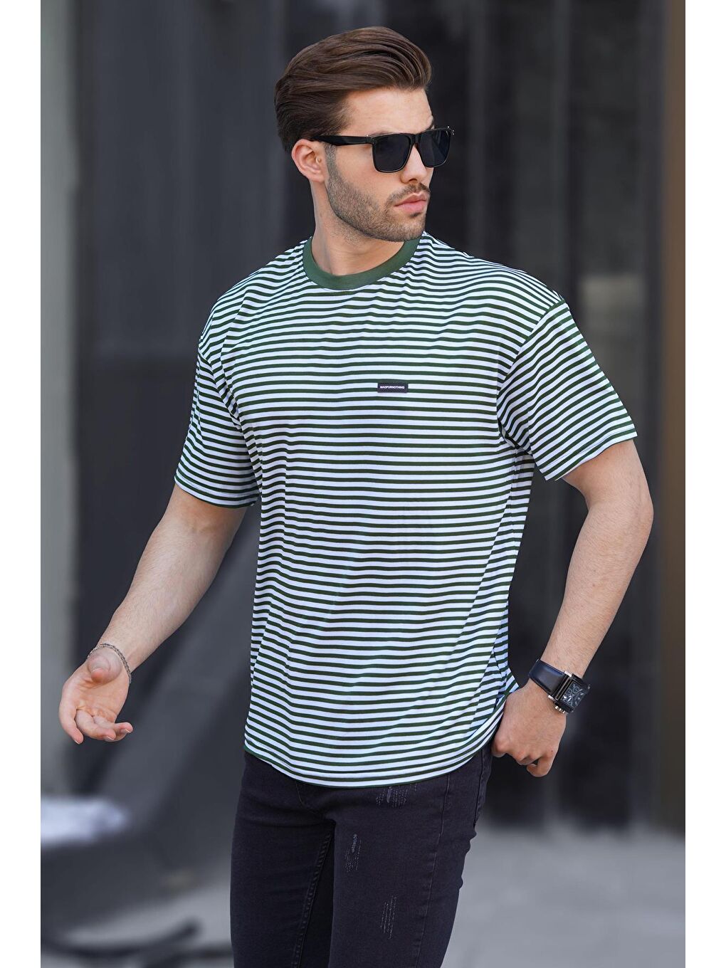 Haki Bisiklet Yaka Çizgili Kısa Kollu Arma Detaylı Erkek T-Shirt 7031-1