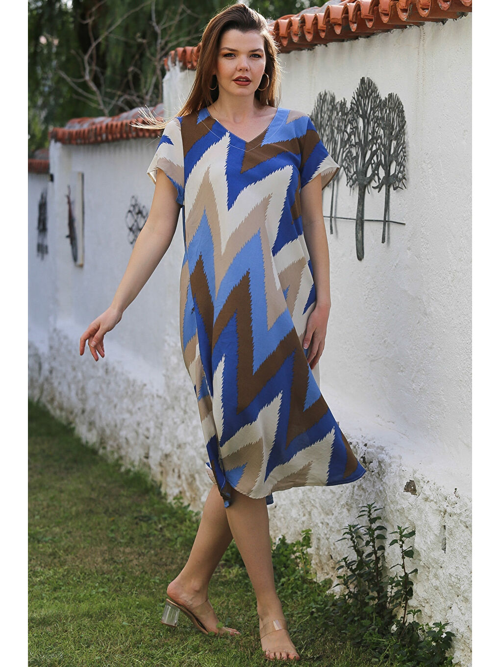 Mavi V Yaka Düşük Kol Allover Baskılı Casual Viskon Dokuma Elbise 115 66-1