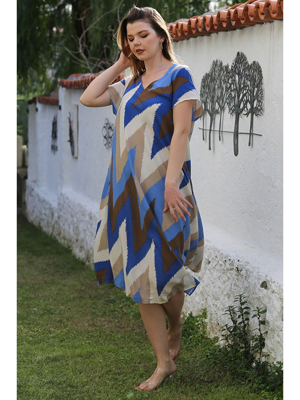 Mavi V Yaka Düşük Kol Allover Baskılı Casual Viskon Dokuma Elbise 115 66-2