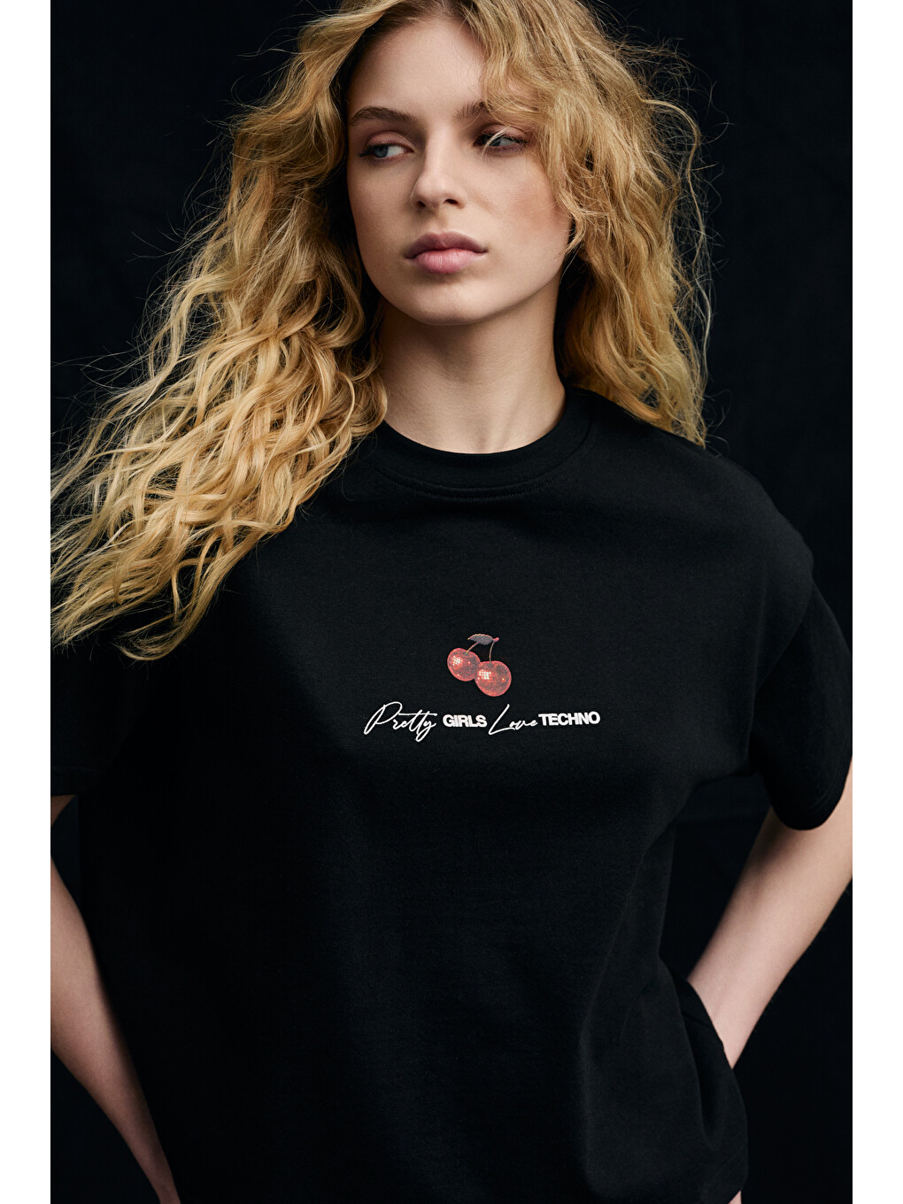 Tılorıa Kadın Organik Pamuklu Baskılı Bisiklet Yaka Regular Fit Siyah T-shirt-1