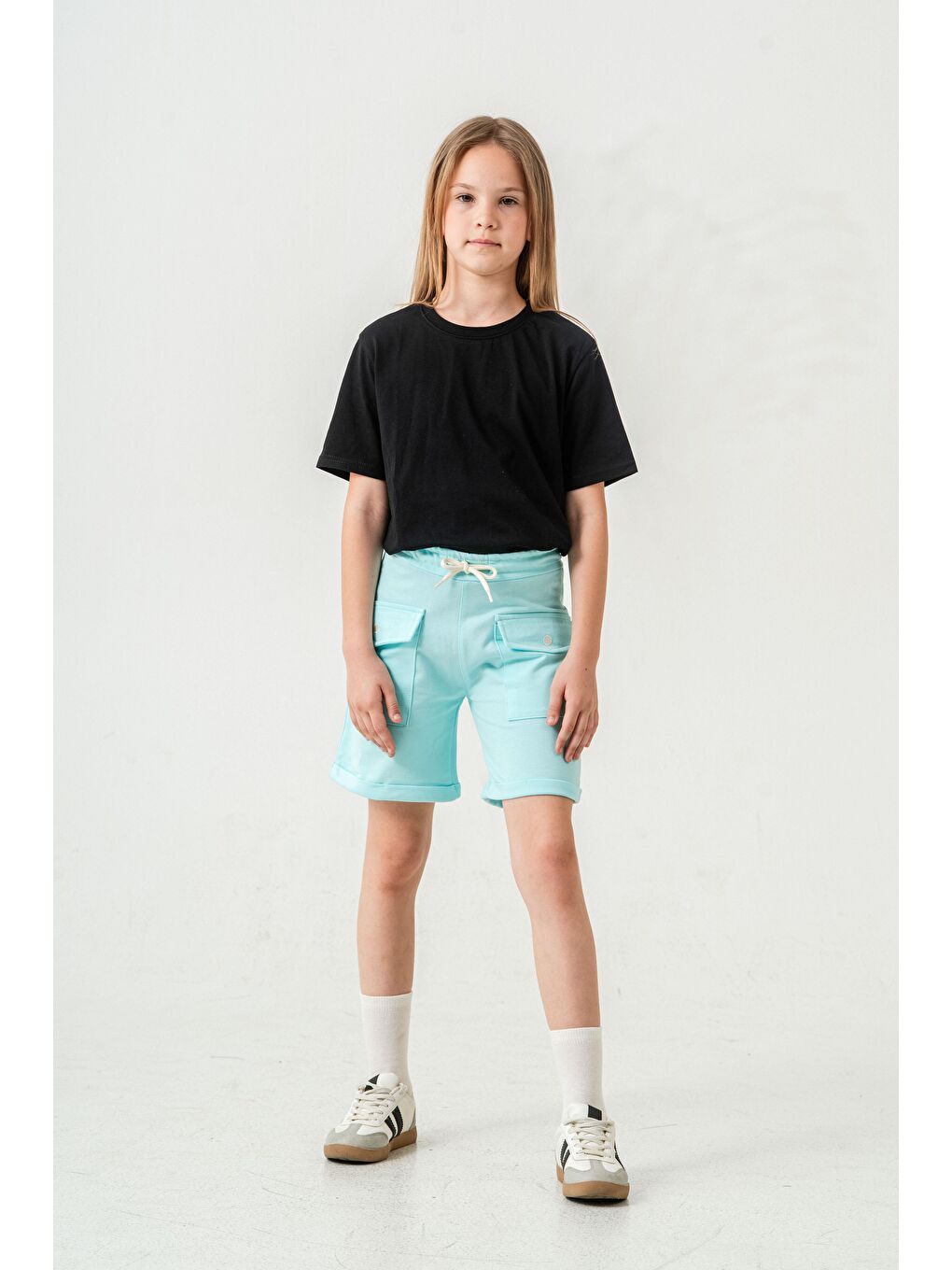 Mavi Kargo Cepli Cep Kapağı Nakışlı Kız Çocuk Şort