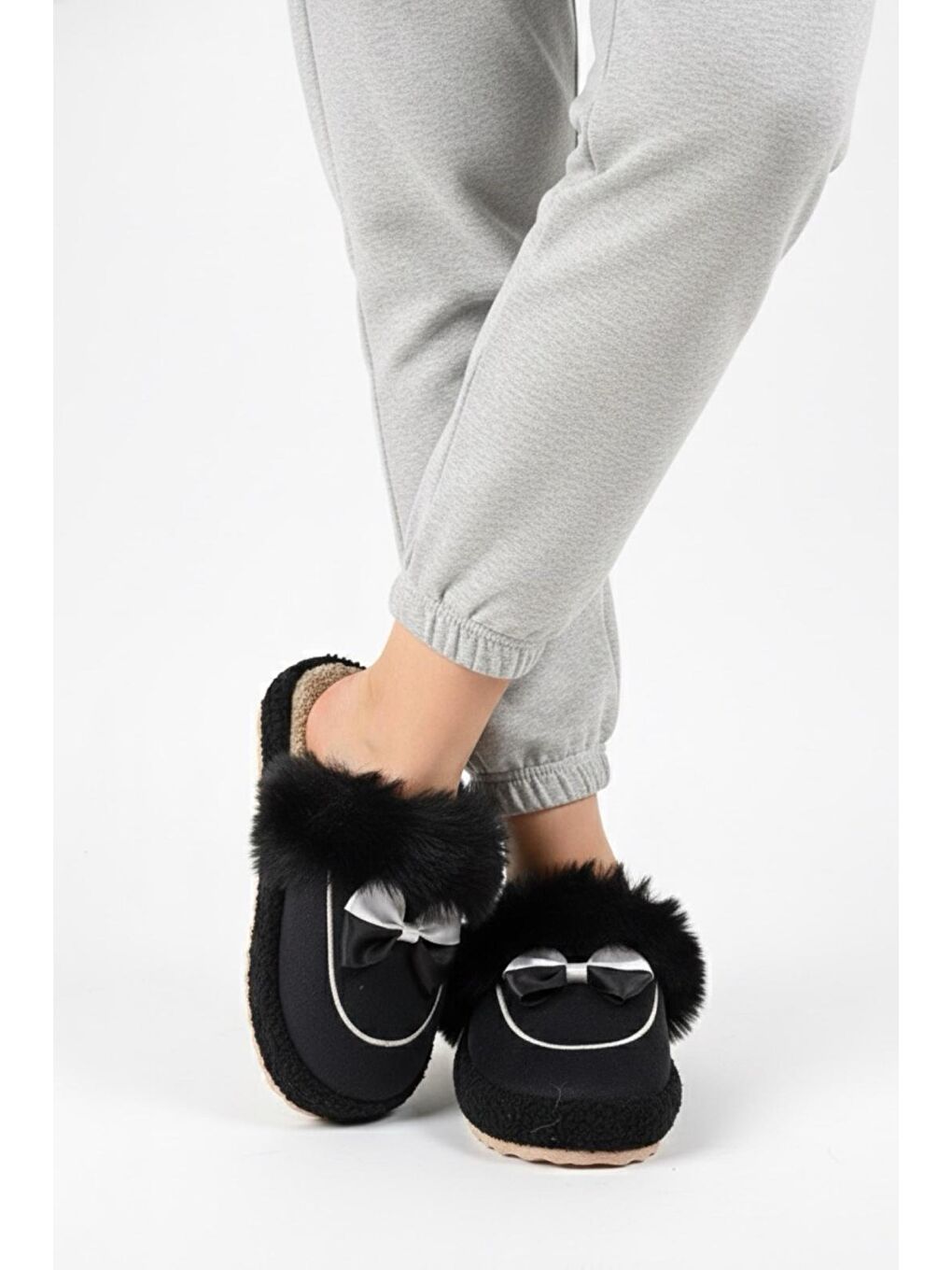 Siyah Romy Kurdela Kadın Ev Terliği Pelüş Ev Terliği Ses Yapmaz Taban Sıcak Kürklü Terlik-1