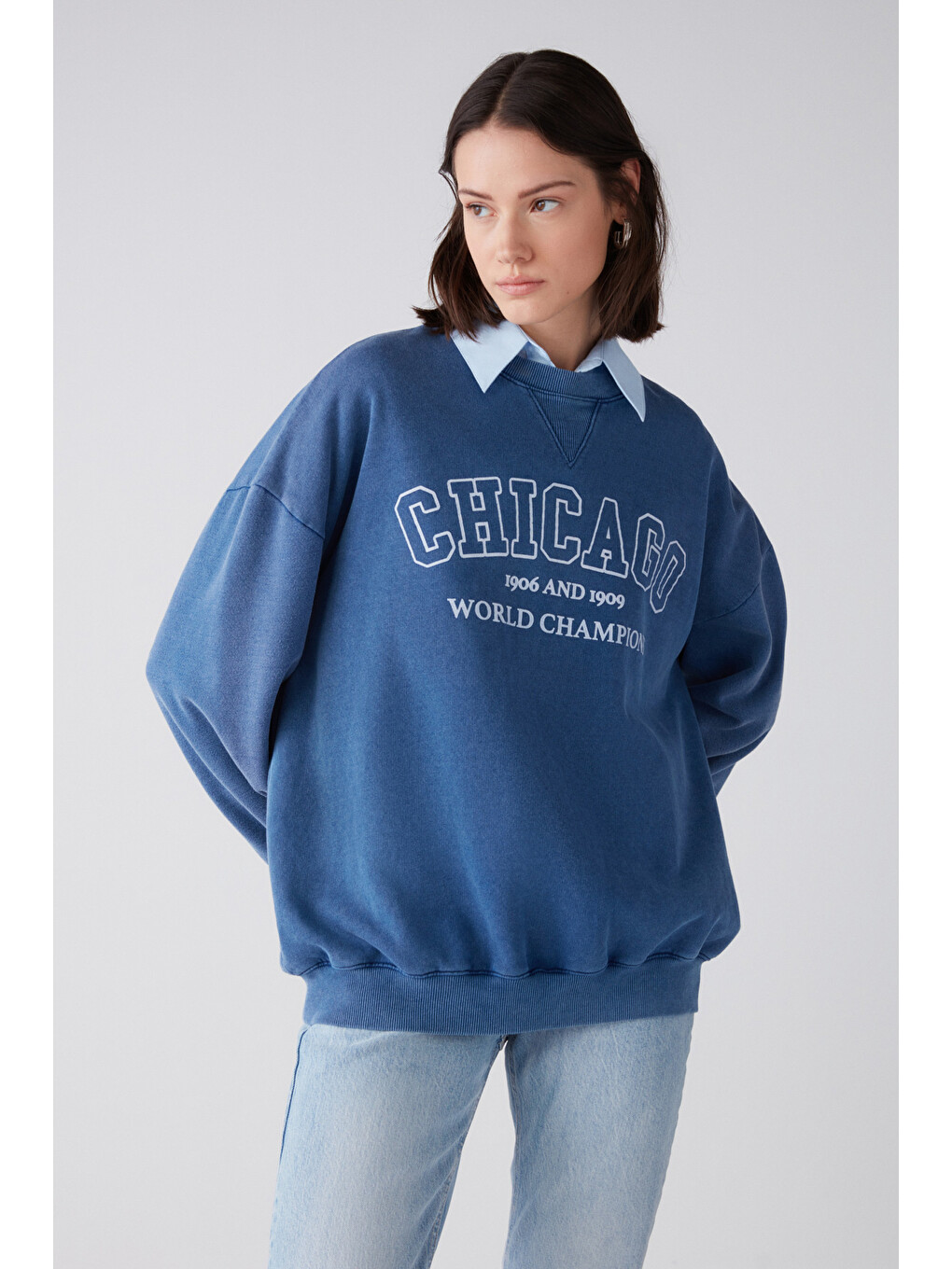 Amelıa Kadın Soluk Efektli Yumuşacık Içi Polarlı Parça Baskılı Şehir Temalı Oversize Mavi Sweatshirt-1