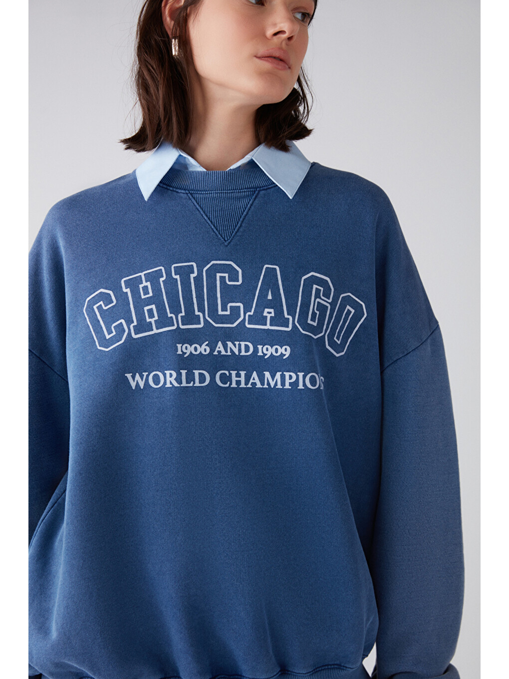 Amelıa Kadın Soluk Efektli Yumuşacık Içi Polarlı Parça Baskılı Şehir Temalı Oversize Mavi Sweatshirt-3