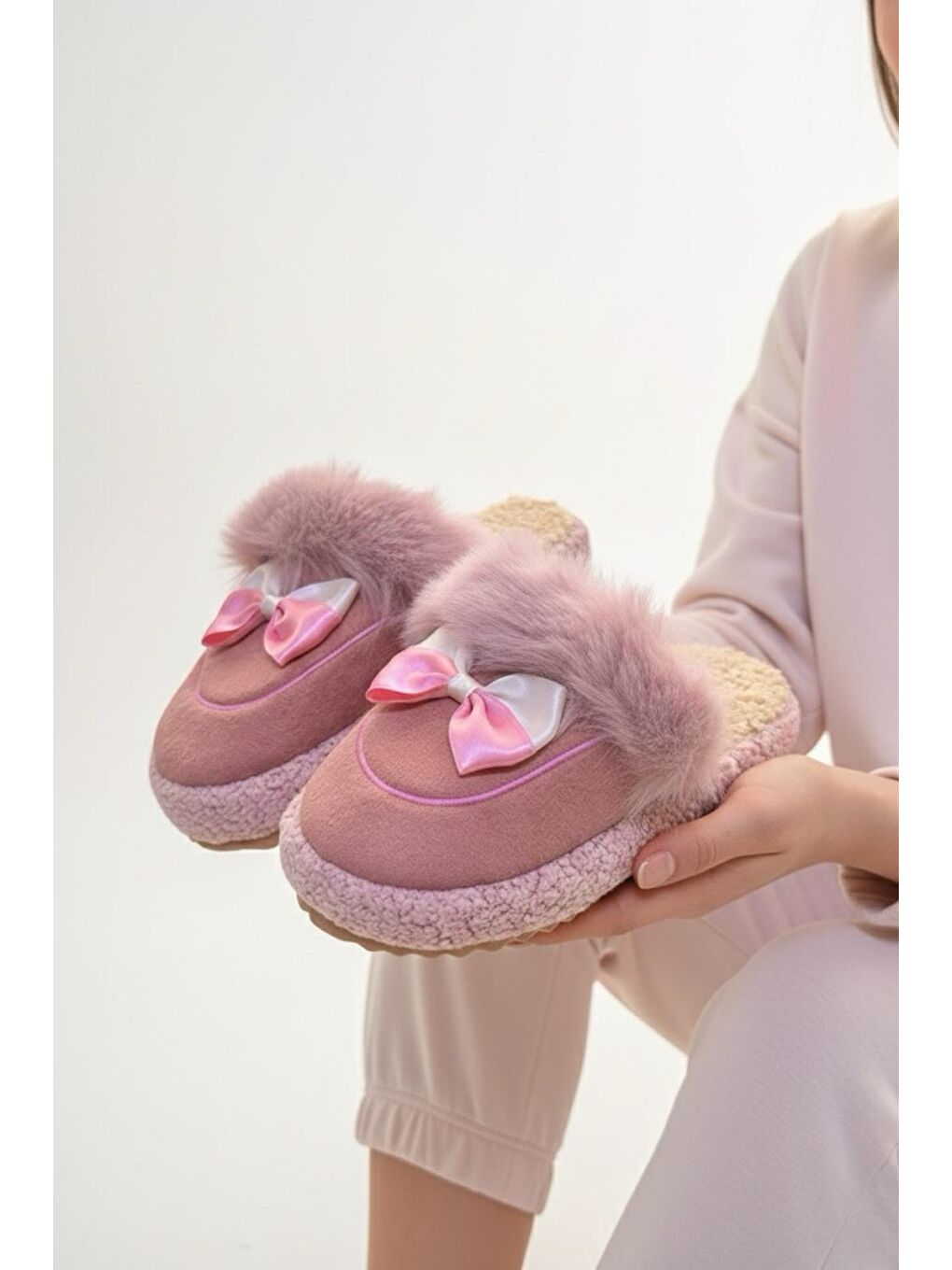 Pembe Romy Kurdela Kadın Ev Terliği Pelüş Ev Terliği Ses Yapmaz Taban Sıcak Kürklü Terlik