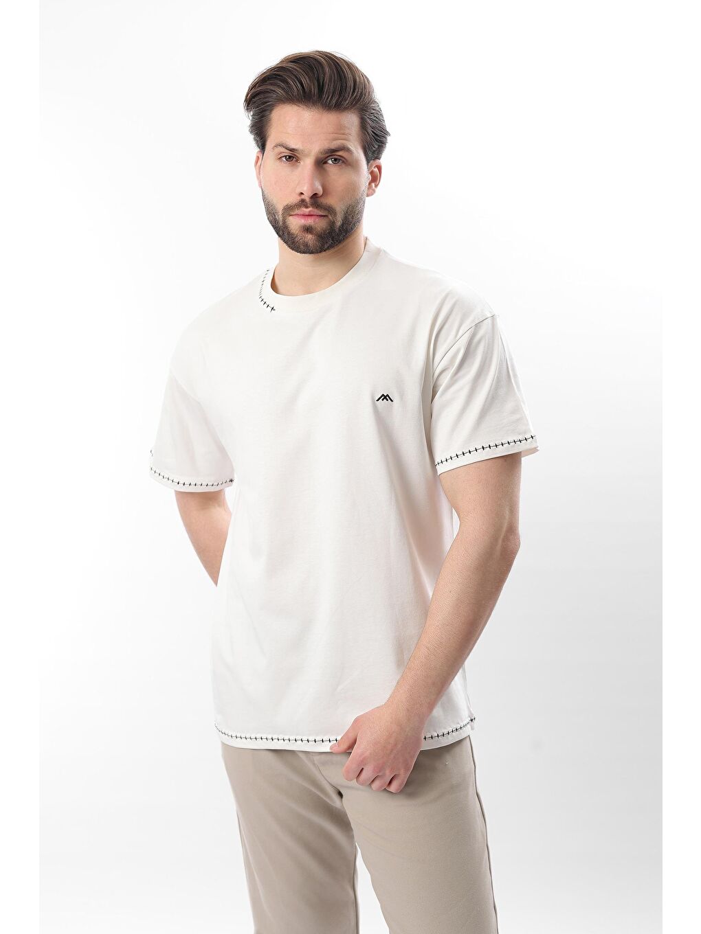 Ekru Nakış Detaylı Erkek %100 Pamuk Tişört E7112