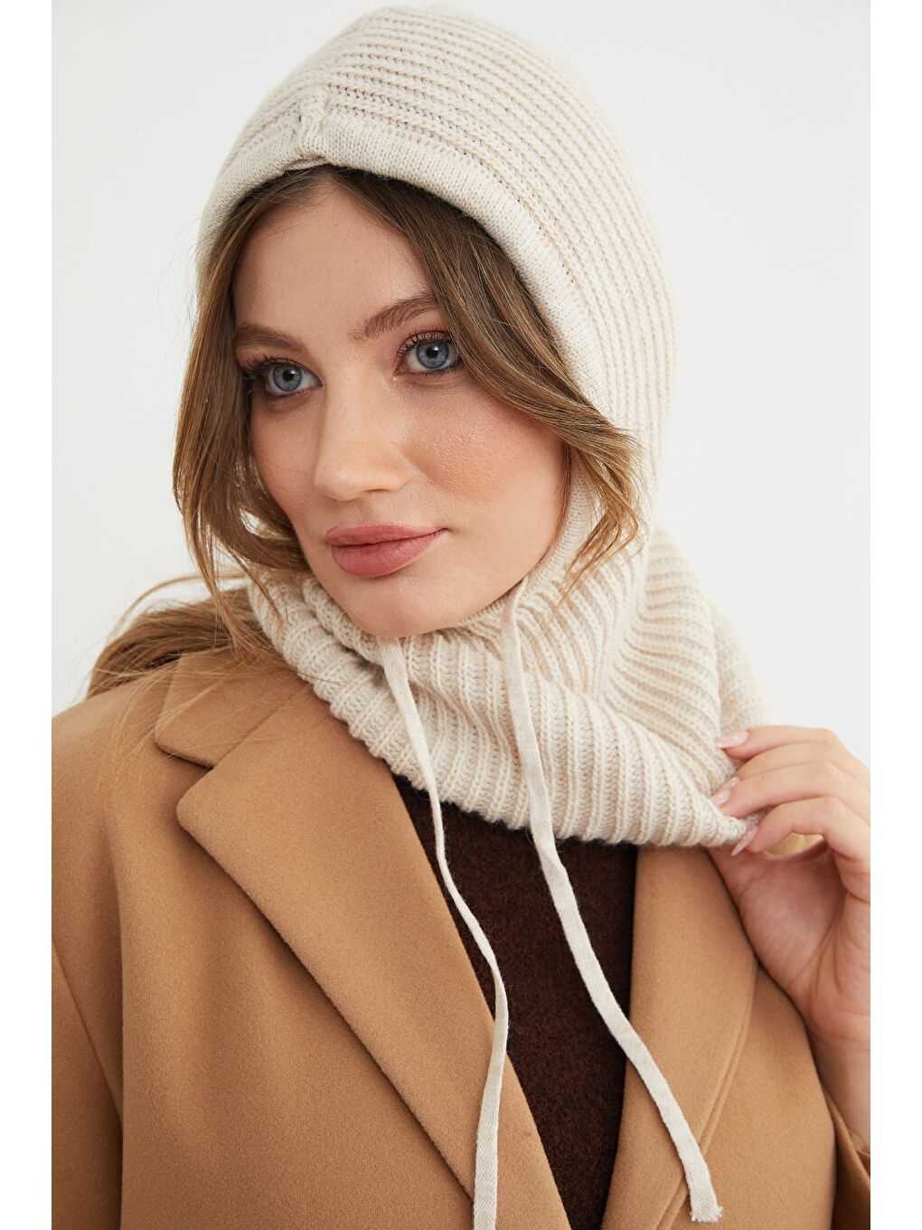 Bej Basic Bağcıklı Triko Balaklava Bere