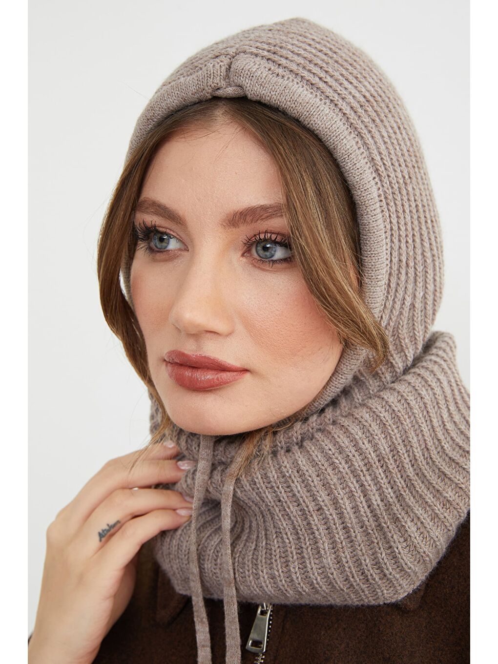 Bej Basic Bağcıklı Triko Balaklava Bere-2