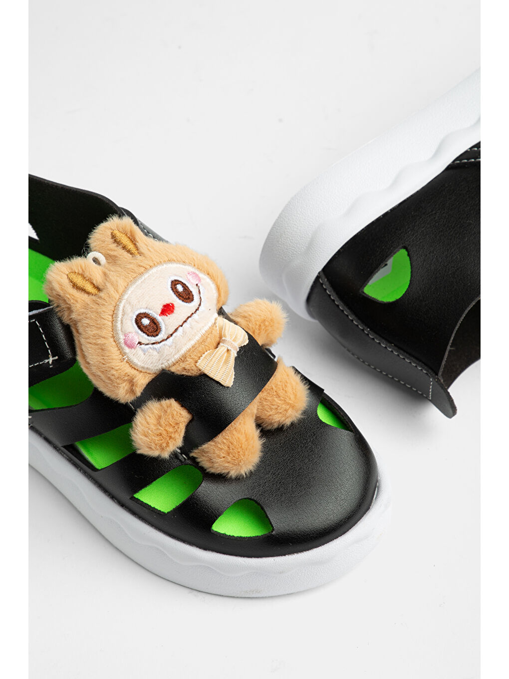 Çocuk Unisex Siyah Hafif Taban Ayıcık Detaylı Cırtlı Sandalet-3