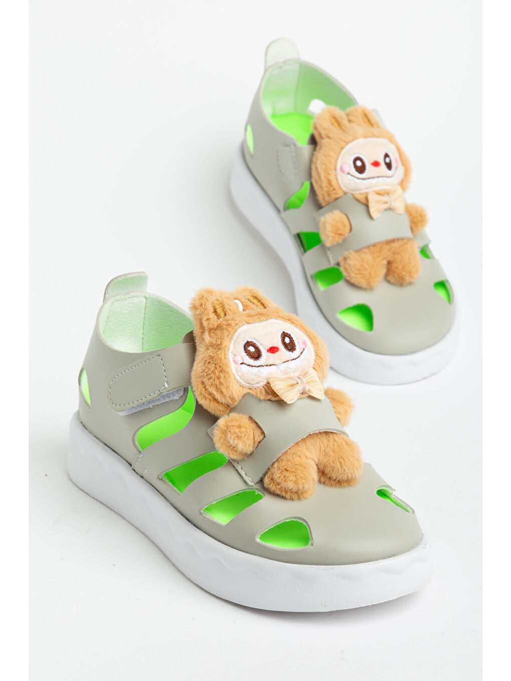 Çocuk Unisex Gri Hafif Taban Ayıcık Detaylı Cırtlı Sandalet