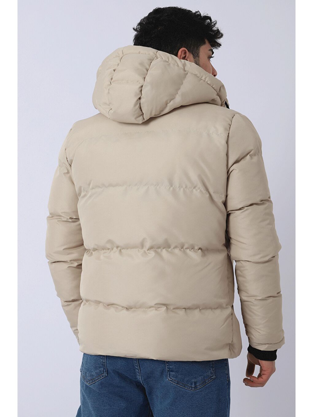 Ekru Çıkarılabilir Kapüşonlu Armalı İçi Kürklü Şişme Mont 2911-2