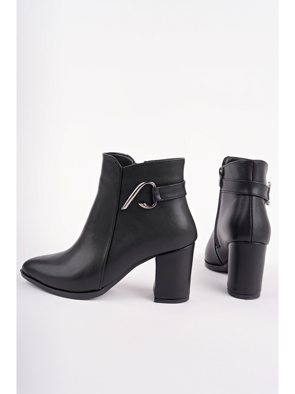 Siyah FORTİS Sivri Burun Toka Detaylı Fermuarlı Kalın Topuklu Kadın Bot-1