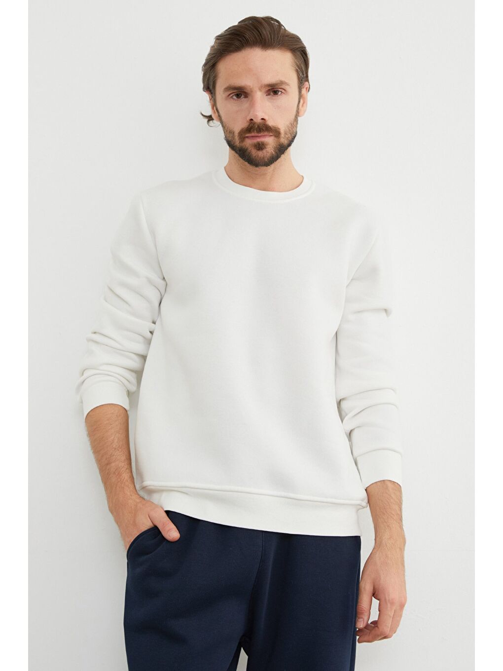 Beyaz 3 İplik Basic Bisiklet Yaka Sweatshirt-1
