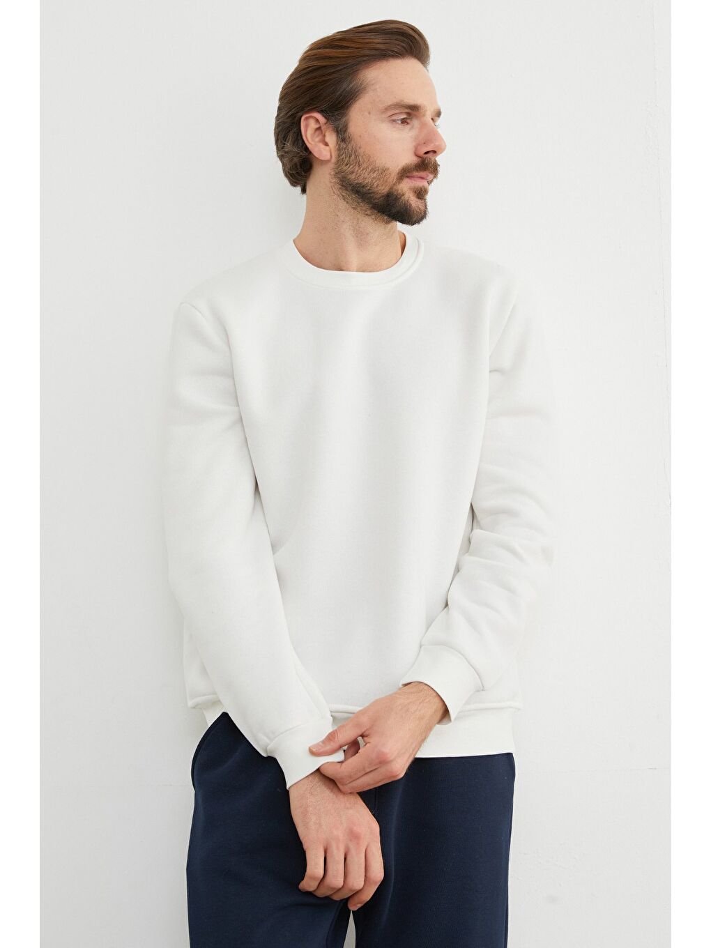 Beyaz 3 İplik Basic Bisiklet Yaka Sweatshirt-3
