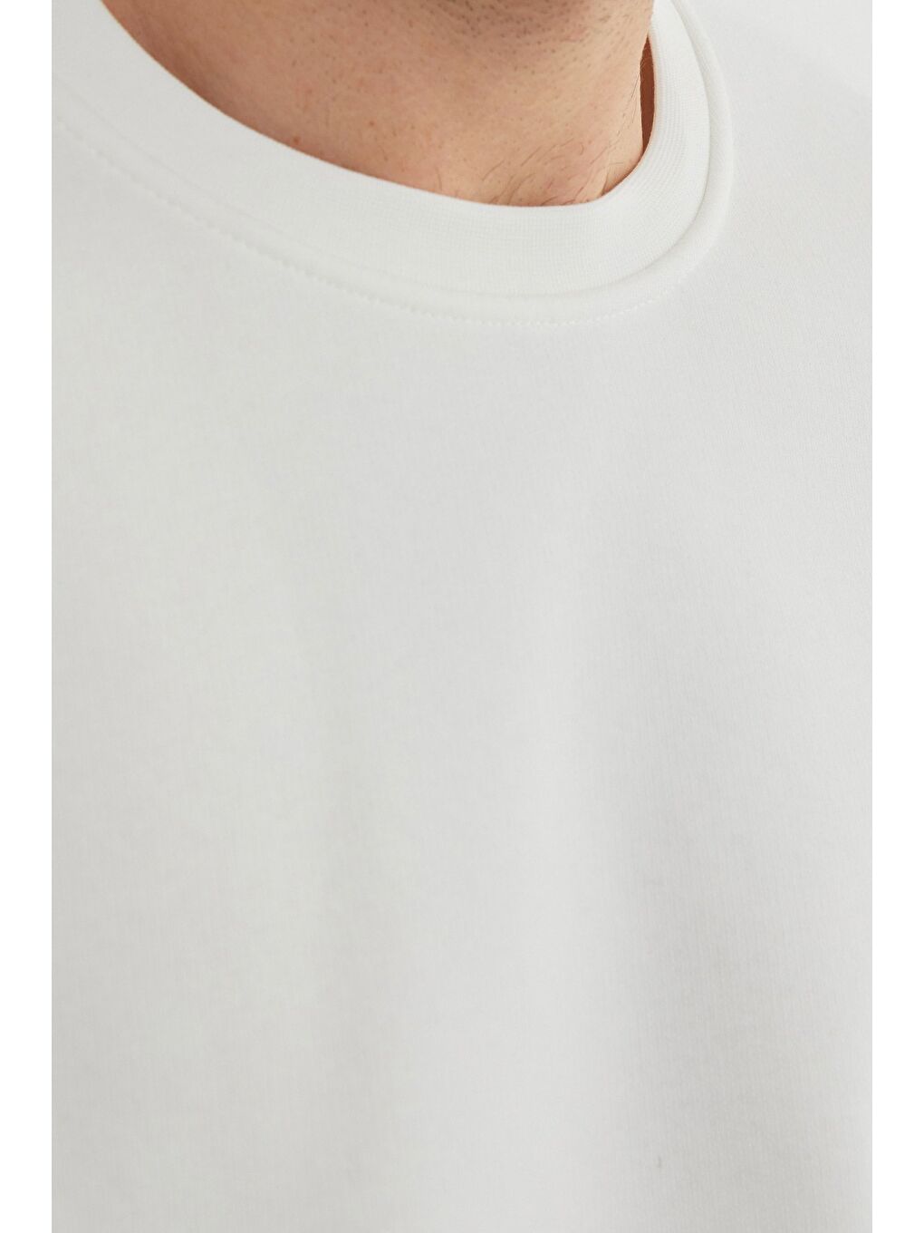 Beyaz 3 İplik Basic Bisiklet Yaka Sweatshirt-4