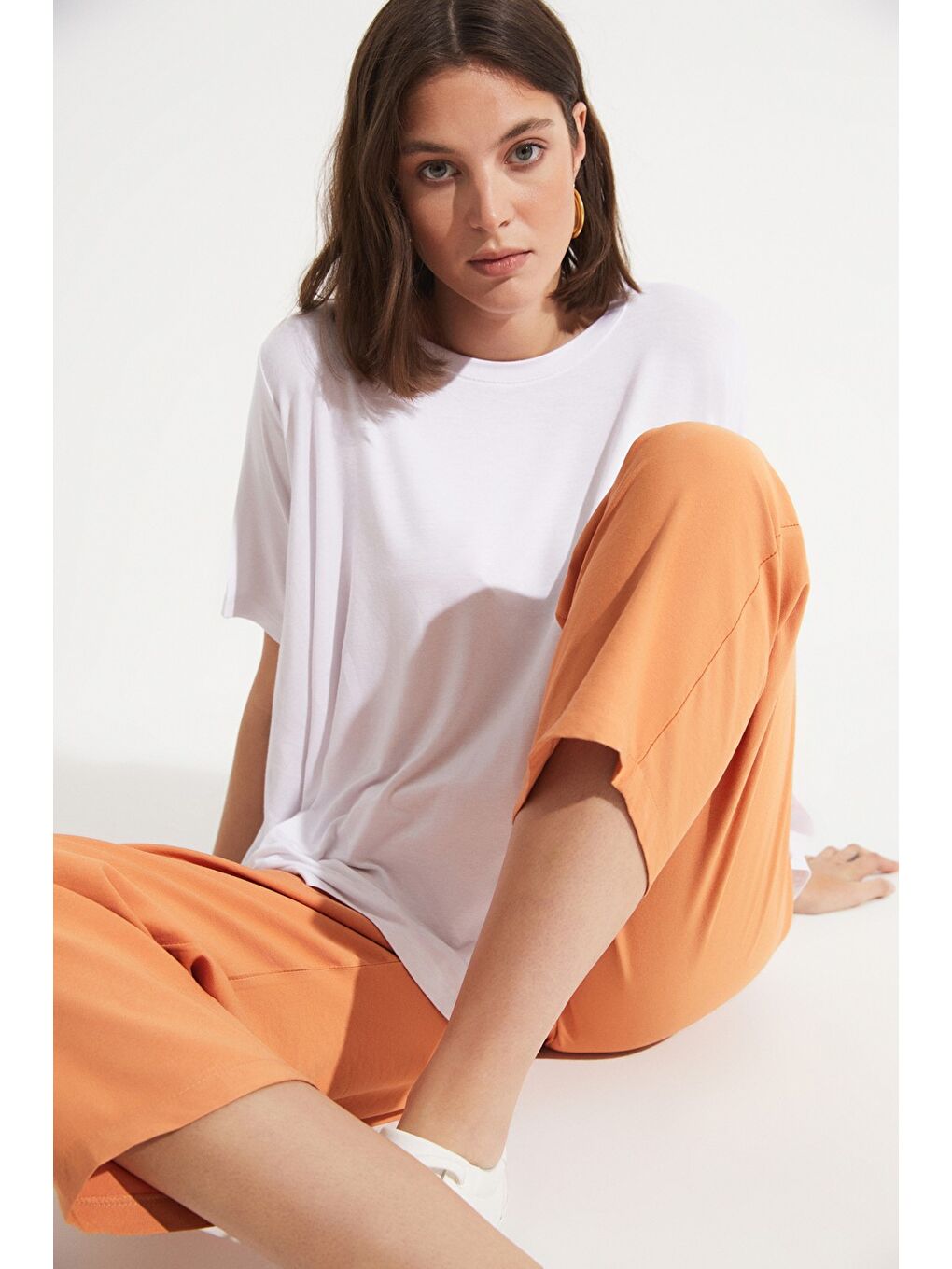 Turuncu Pili Detaylı Dökümlü Pantolon-4