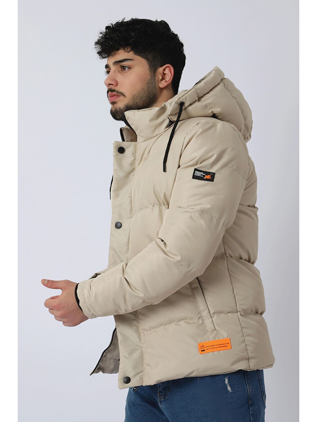 Ekru Çıkarılabilir Kapüşonlu Armalı İçi Kürklü Şişme Mont 2911-3