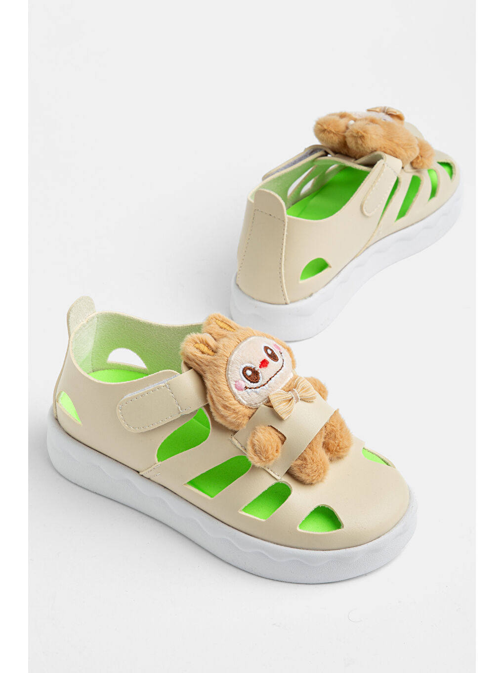 Çocuk Unisex Bej Hafif Taban Ayıcık Detaylı Cırtlı Sandalet-2