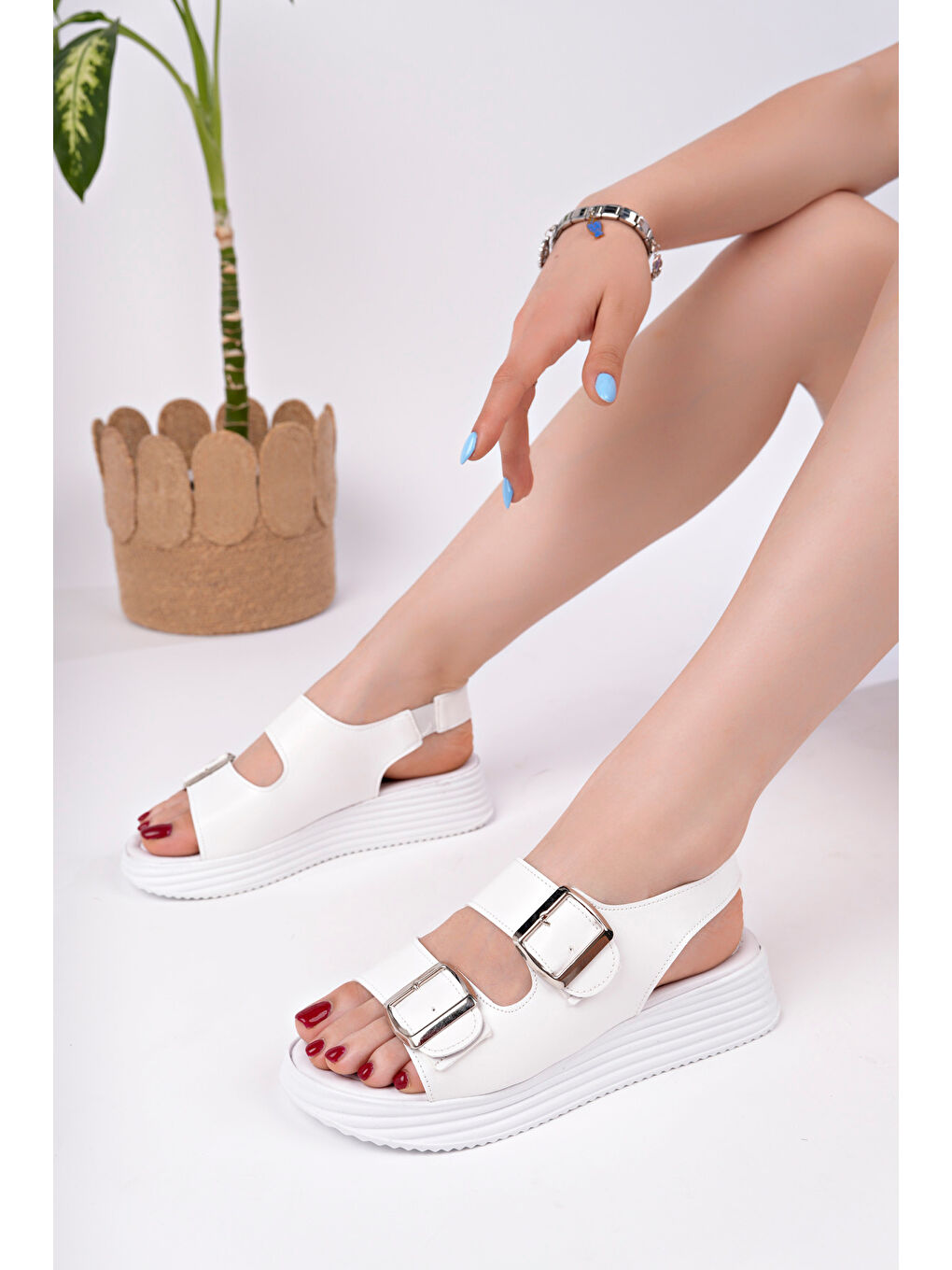 Beyaz Kadın Günlük Sandalet