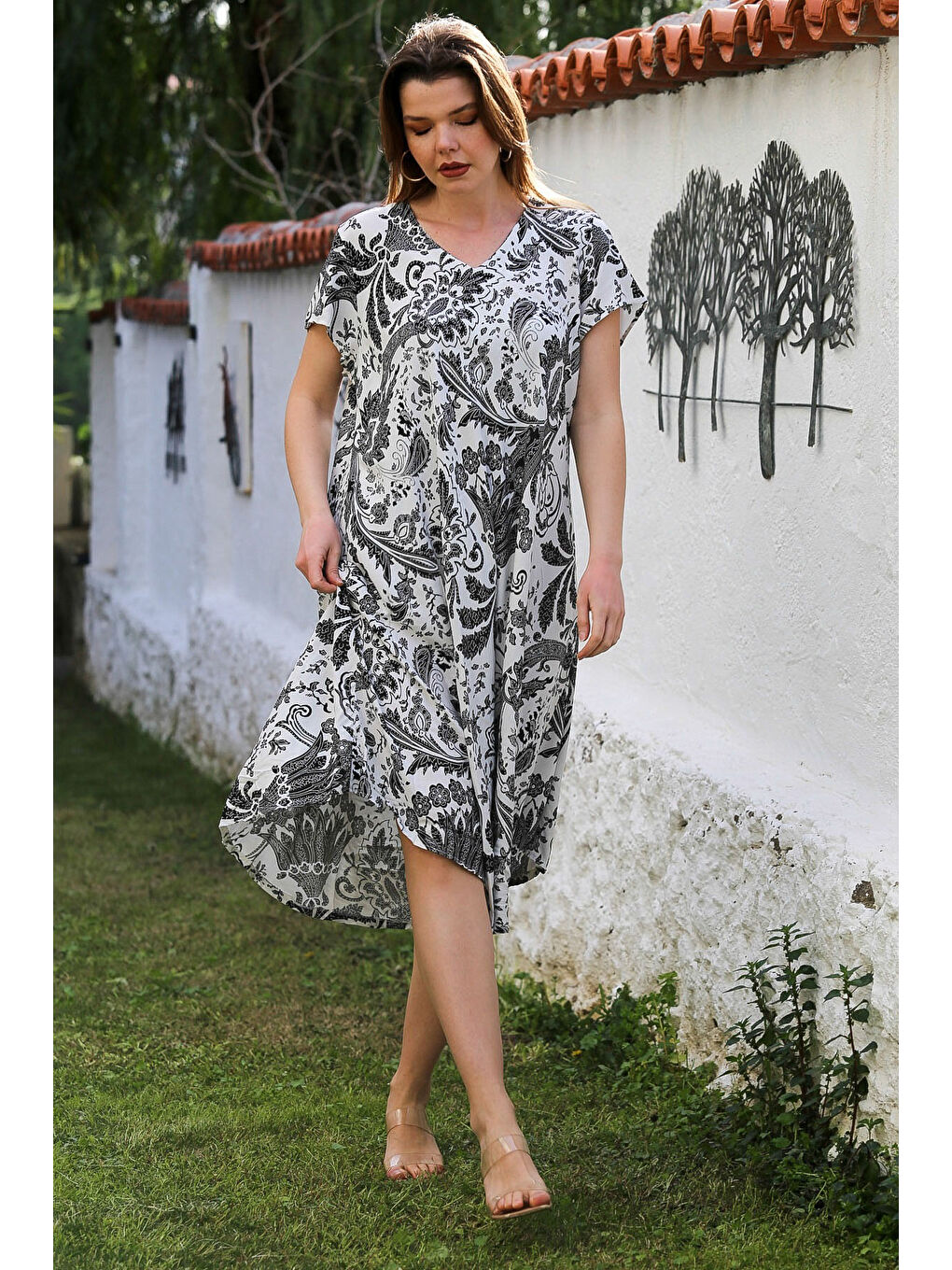 Beyaz-Siyah V Yaka Düşük Kol Allover Baskılı Casual Viskon Dokuma Elbise 115 66-3