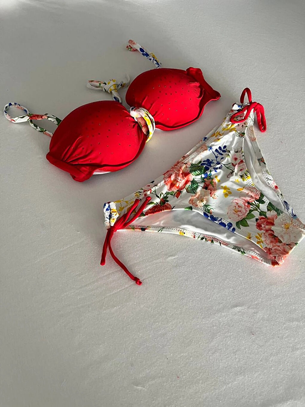 Kadın Kırmızı Taş İşlemeli Astarlı Bikini Takım HZL25S-LC208-3