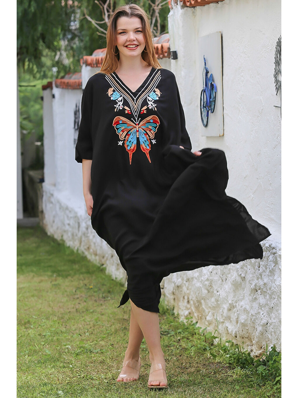 Chiccy Siyah V Yaka Yarasa Kol Gizli Cepli Yırtmaçlı Nakışlı Casual Viskon Oversize Dokuma Elbise 140 95-1