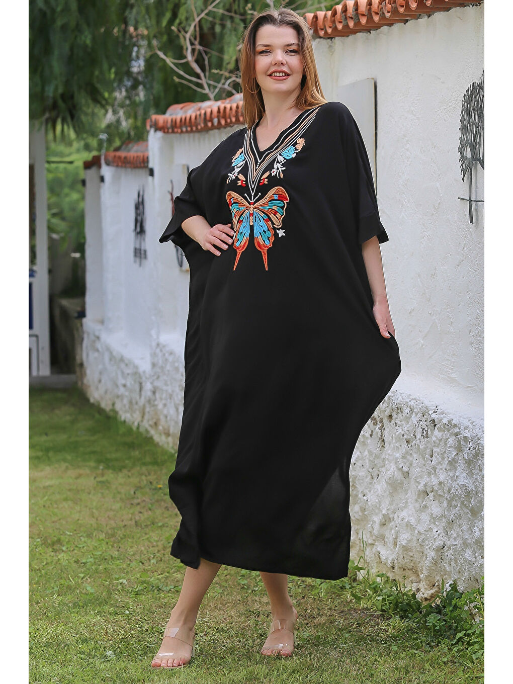 Siyah V Yaka Yarasa Kol Gizli Cepli Yırtmaçlı Nakışlı Casual Viskon Oversize Dokuma Elbise 140 95-2