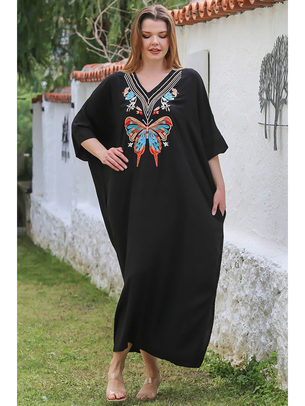 Siyah V Yaka Yarasa Kol Gizli Cepli Yırtmaçlı Nakışlı Casual Viskon Oversize Dokuma Elbise 140 95-3