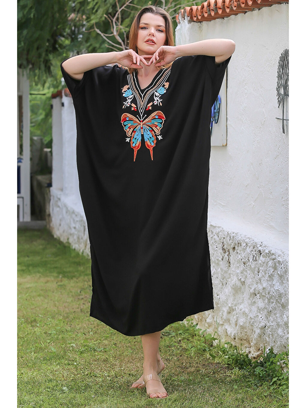 Siyah V Yaka Yarasa Kol Gizli Cepli Yırtmaçlı Nakışlı Casual Viskon Oversize Dokuma Elbise 140 95-6