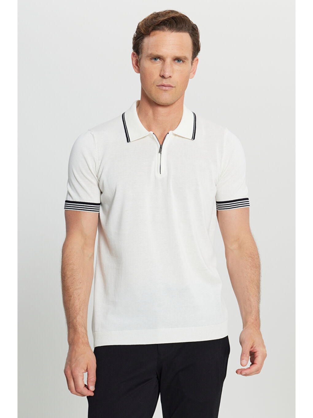 Erkek Beyaz %100 Pamuk Standart Fit Normal Kesim Polo Yaka Armürlü Triko Tişört