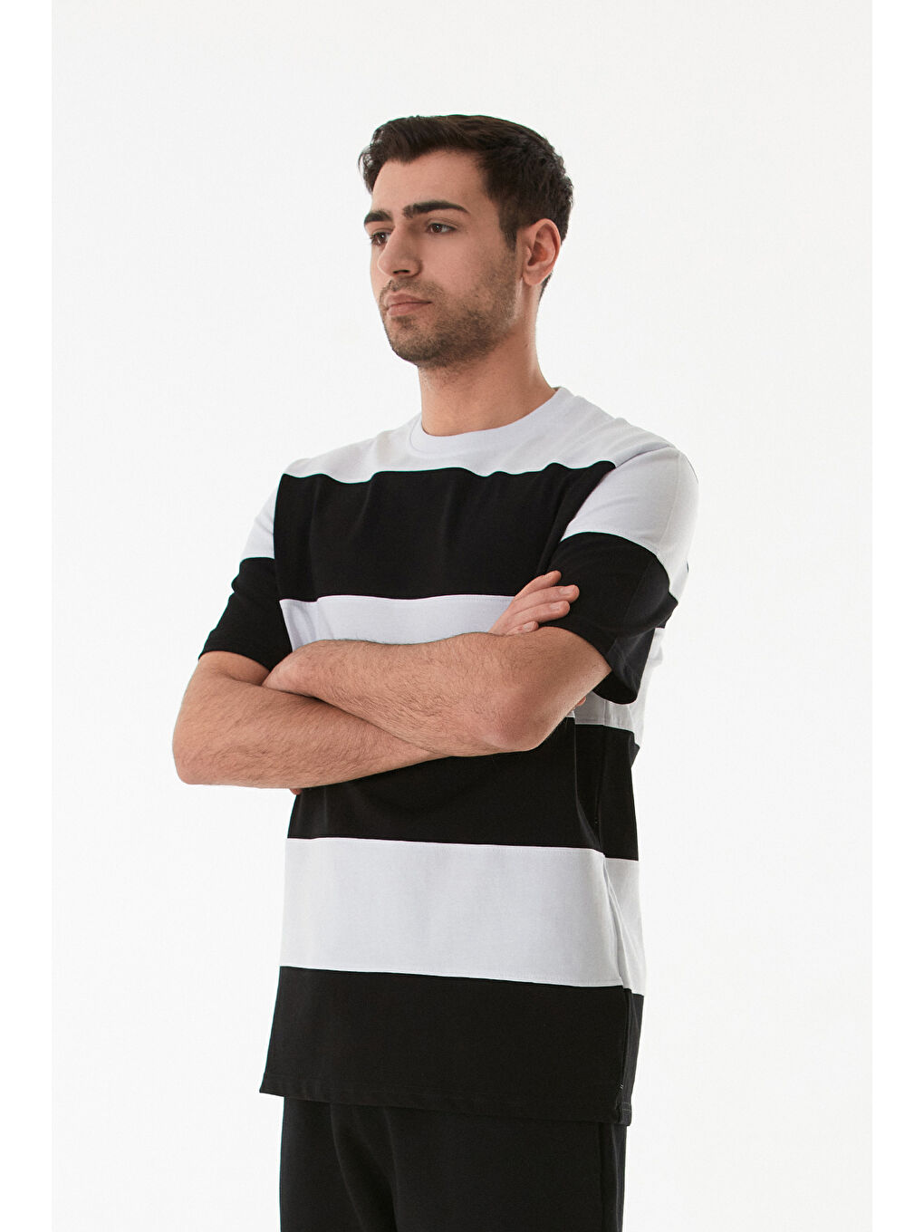 Siyah Şeritli Bisiklet Yaka Oversize Tişört-1