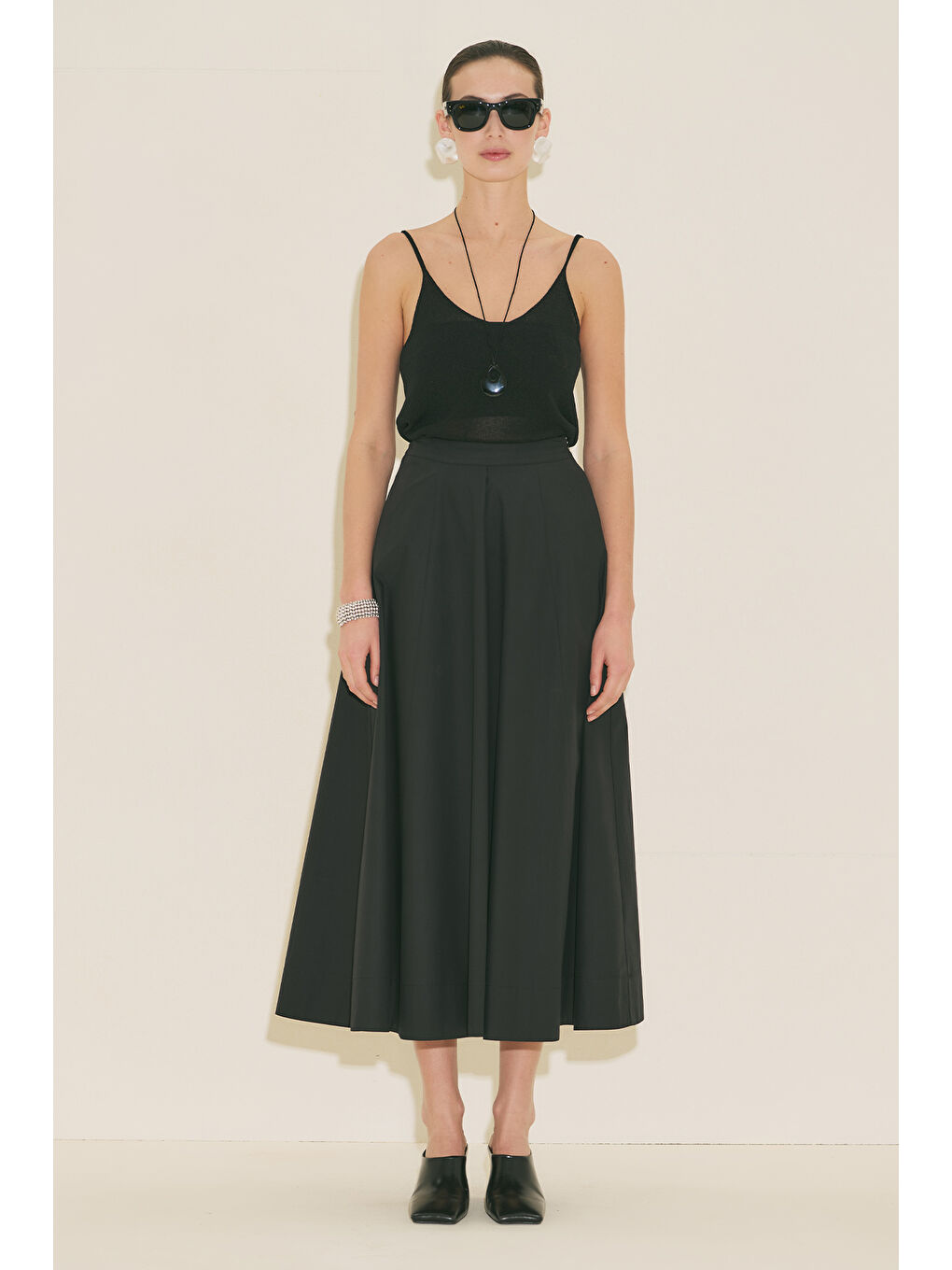 Kup Detaylı Kloş Etek Siyah-2