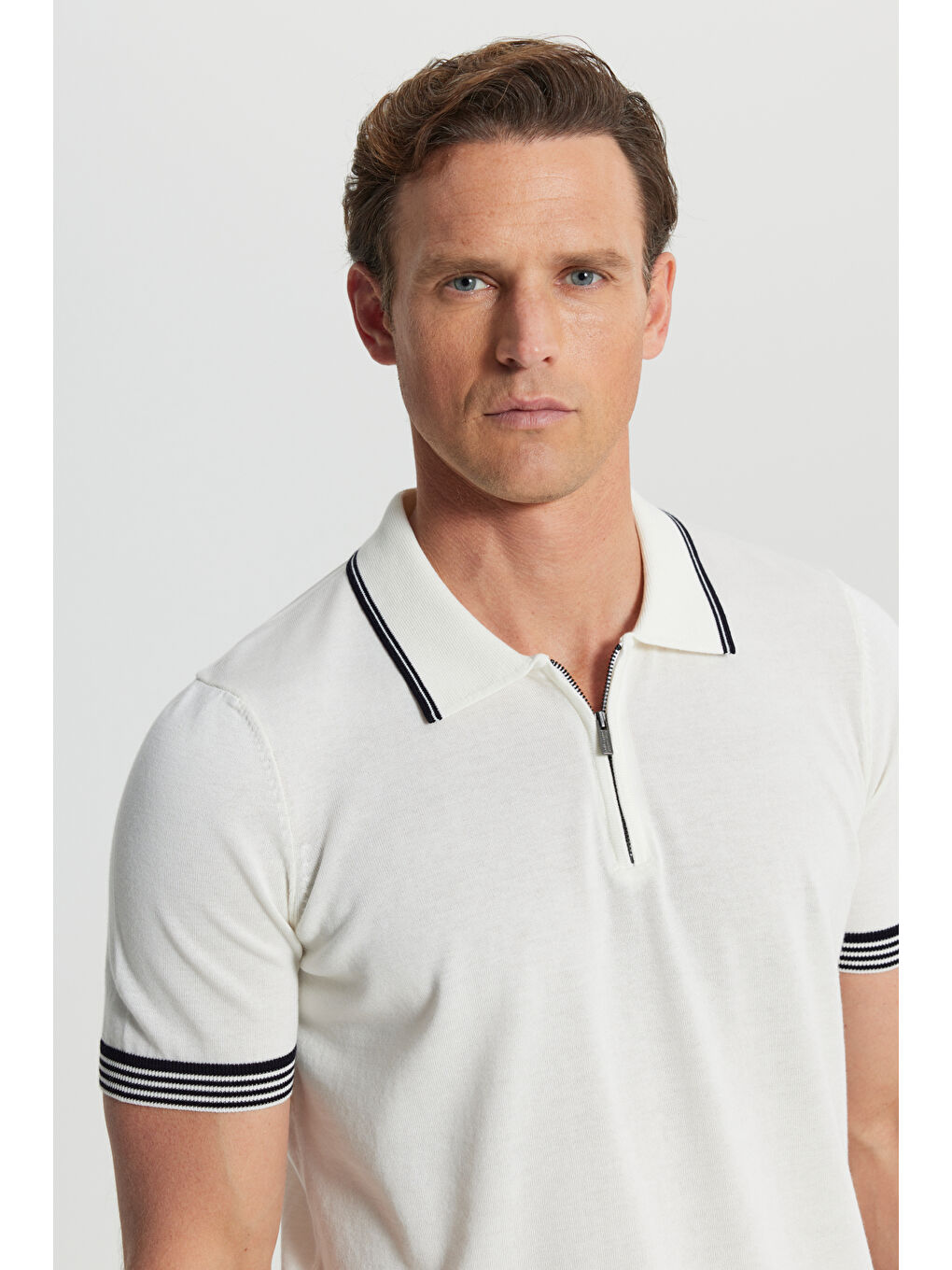 Erkek Beyaz %100 Pamuk Standart Fit Normal Kesim Polo Yaka Armürlü Triko Tişört-3