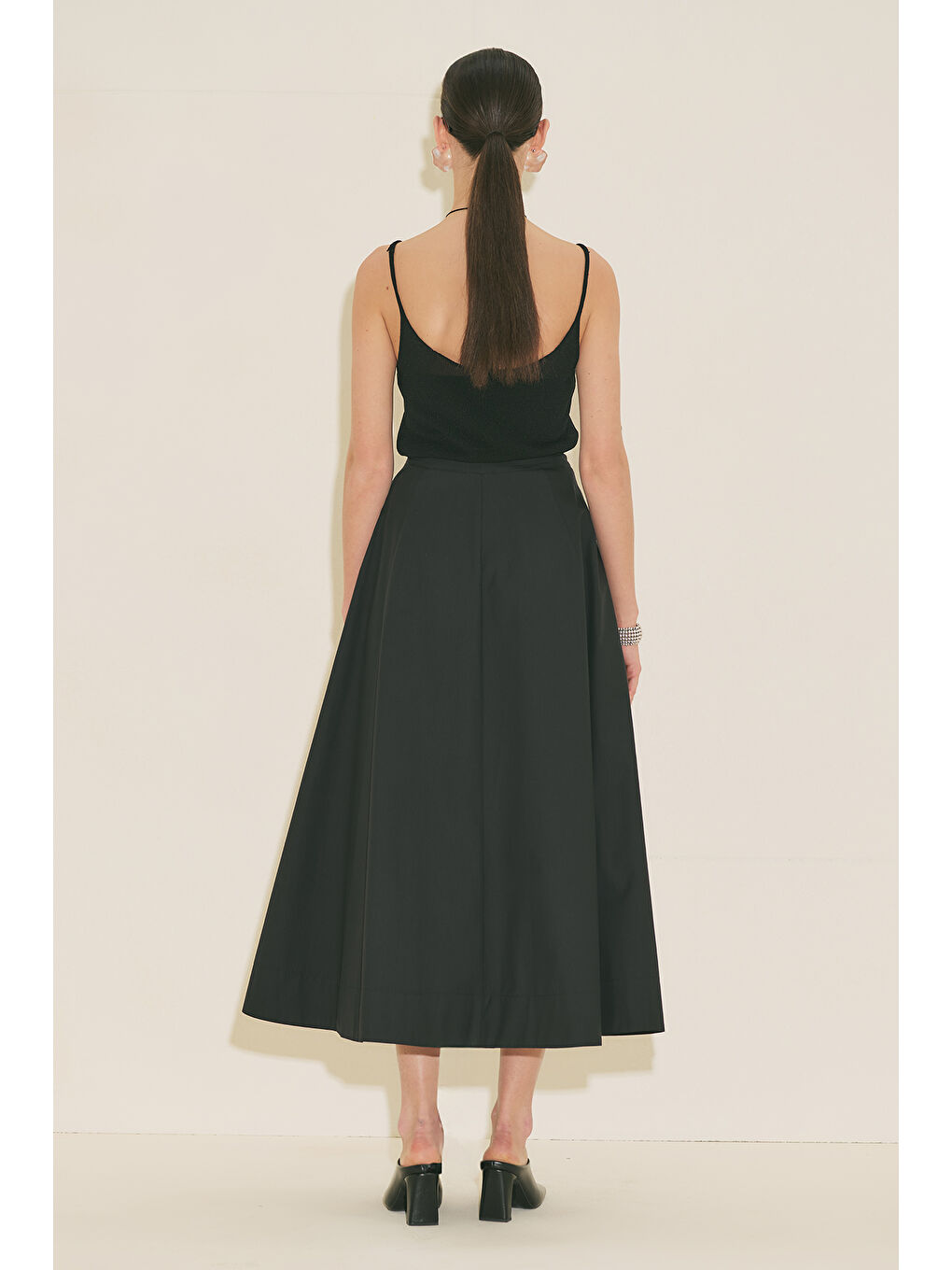 Kup Detaylı Kloş Etek Siyah-3