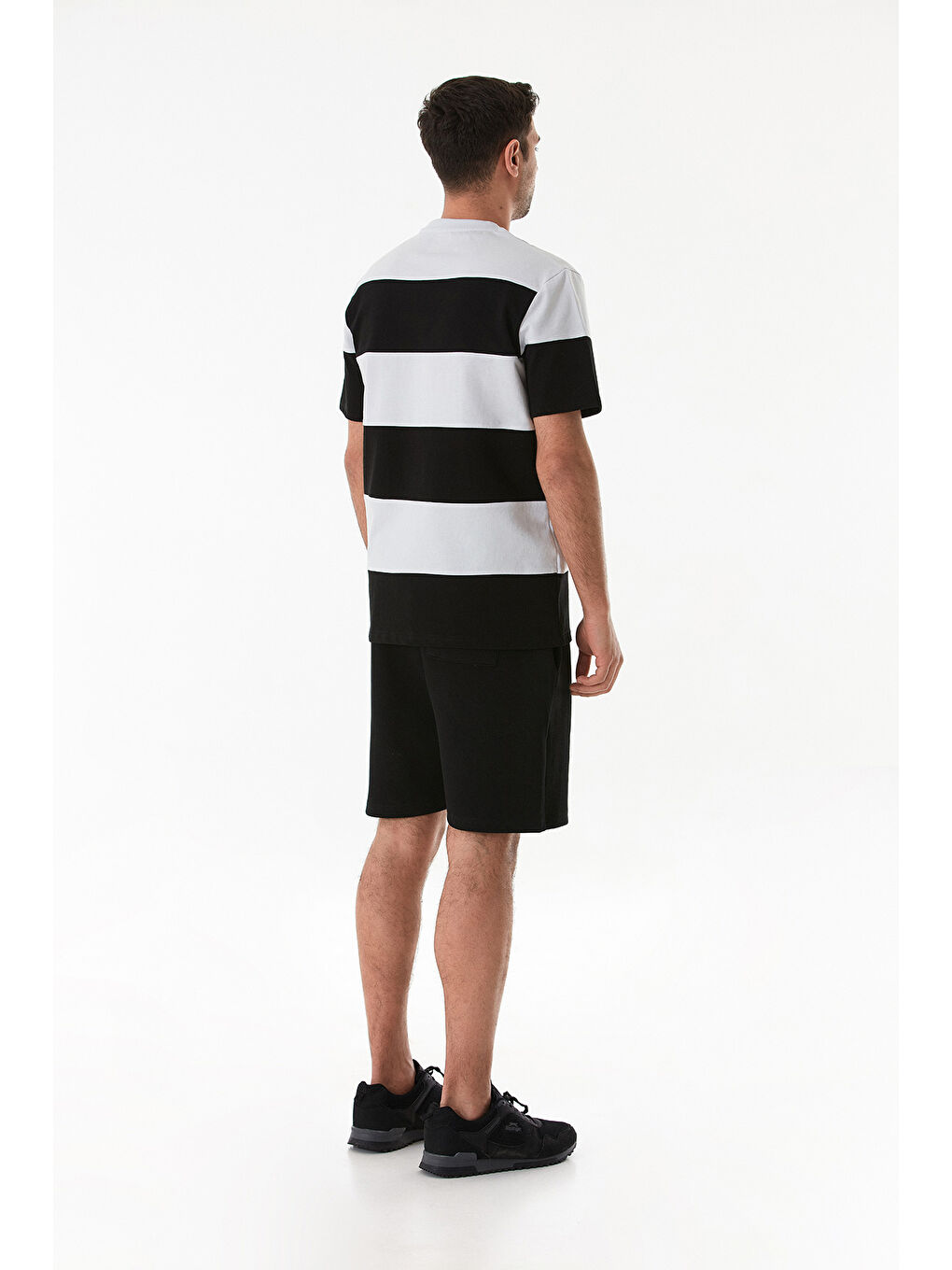 Siyah Şeritli Bisiklet Yaka Oversize Tişört-2