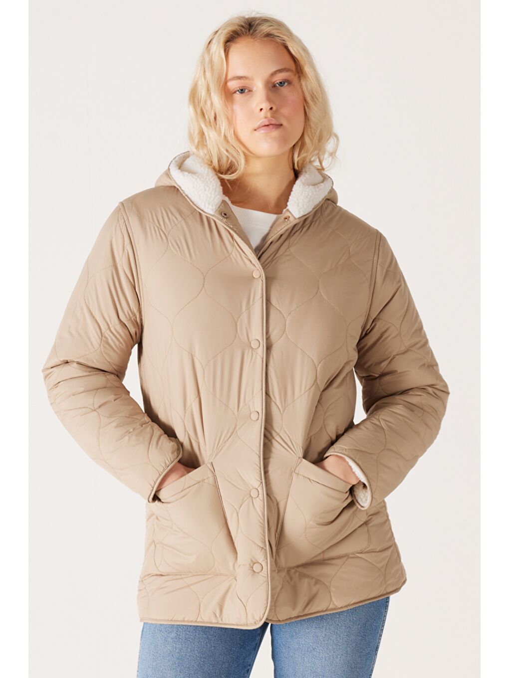 Loose Fit Rahat Kesim Kapüşonlu Çift Taraflı Sherpa Bej Mont-1