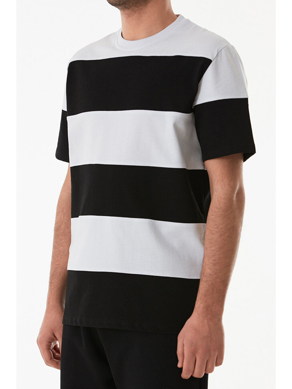 Siyah Şeritli Bisiklet Yaka Oversize Tişört-4
