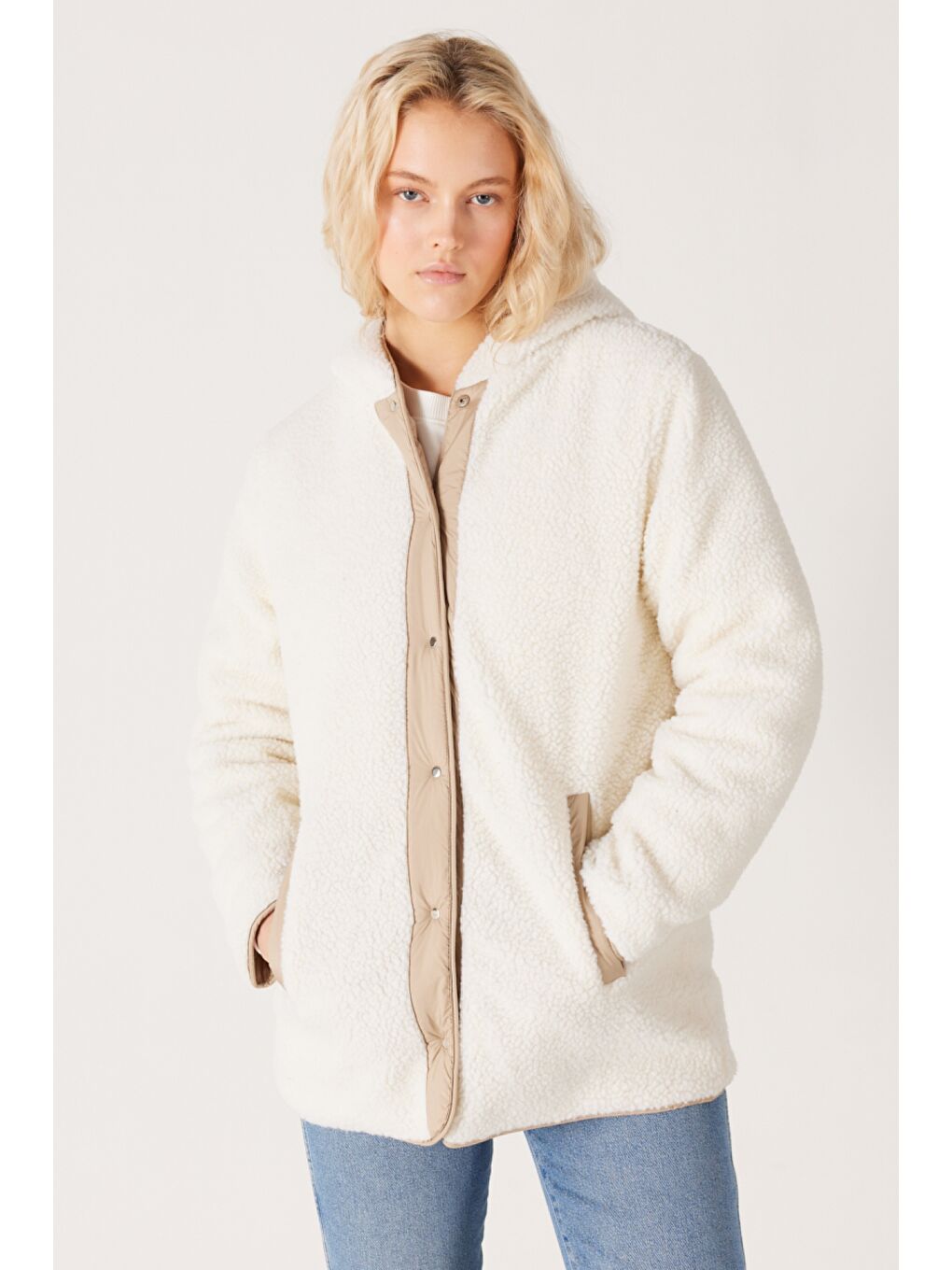Loose Fit Rahat Kesim Kapüşonlu Çift Taraflı Sherpa Bej Mont-2